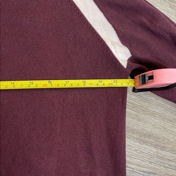 D&G Men's Vintage V-Neck Sweater in Burgundy and Cream - Picture 9 of 10